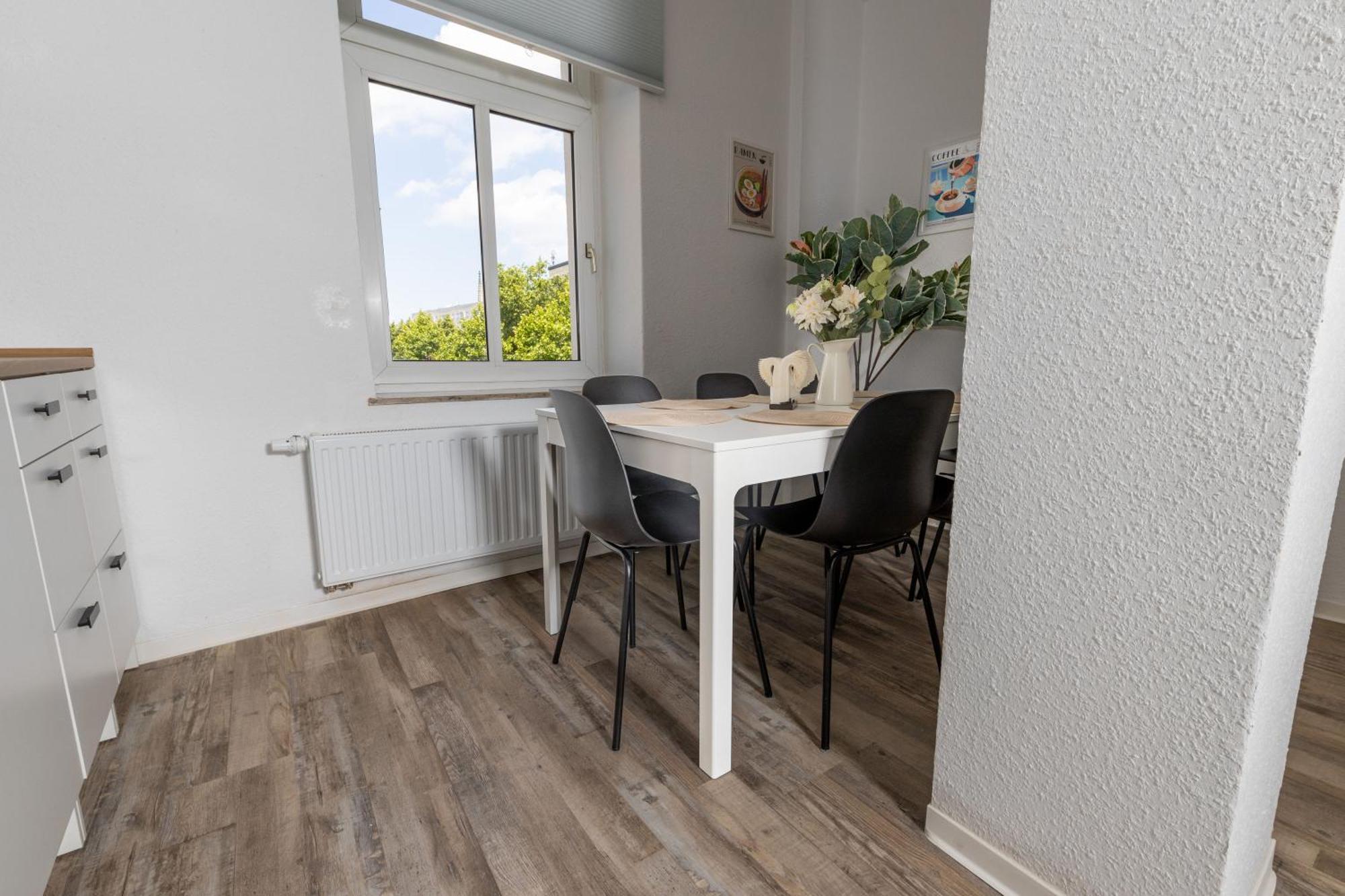 Modernes 5-zimmer Aparment - 8 Gaeste, Zentrumsnah * Lipsia